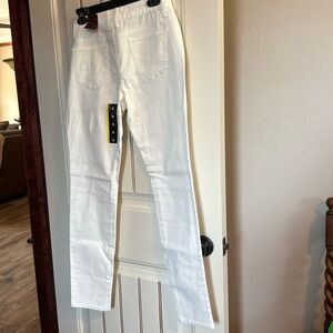 White No Boundries Junior Pants. Excellent Condition.
